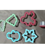 Christmas Winter 4&quot; 4pc Cookie Cutters Plastic With Easy Grip Rubber GUC - $11.00