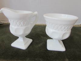 INDIANA WHITE MILK GLASS CREAMER AND SUGAR BOWL PEDESTAL &amp; THUMBNAIL PRINT  - $128.23 MXN