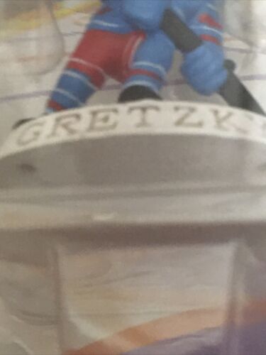 WAYNE GRETZKY - Corinthian NHL Headliners 1997 Action Figure NHLPA Blue Uniform Item image 10