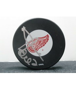 Derian Hatcher Official NHL Detroit Red Wings Autographed Puck - £31.72 GBP