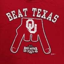 College Football Beat TEXAS Men's Red Short Sleeve Graphic T-Shirt Size Large image 3