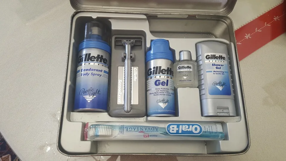 Gillette sensor excel Ultimate Grooming Set metal Box Tin Collectable Novelty - $129.00