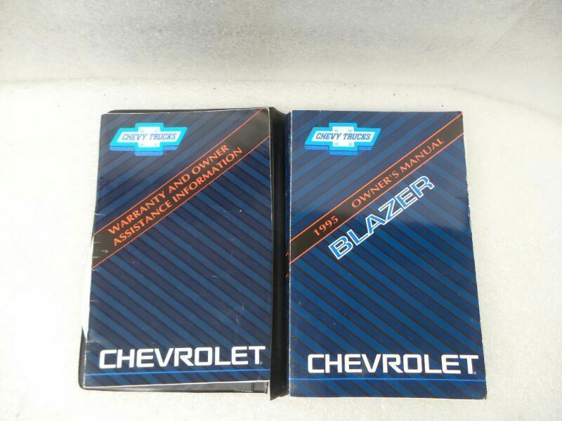 Blazer S10 1995 Owners Manual Set w/ Case *Some Loose Pages* 17416 - $12.86