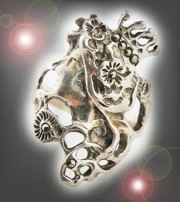 Primary image for HAUNTED RING THE QUEEN'S GOLDEN TRANSFORMATION EXTREME MAGICK ILLUMINATED WORLD