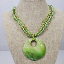 Vintage Seashell Statement Green Necklace 19 Inch Long w/ 2.5 Inch Pendant - $271.65 MXN