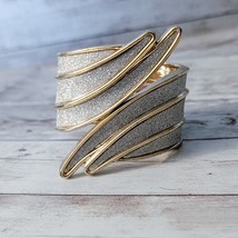 Vintage Hinged Bracelet Chunky Gold Tone &amp; Silver Tone - £11.82 GBP