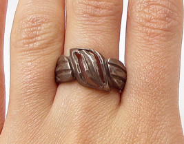 925 Sterling Silver - Vintage Dark Tone Etching Detail Band Ring Sz 7.5 ... - $25.98