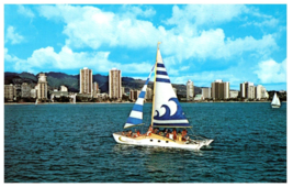 Catamaran sailing off the beach at Waikiki Hawaii Postcard - £19.63 GBP