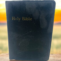 The Holy Bible Containing the Old and New Testaments Self-Pronouncing Ed... - $12.87
