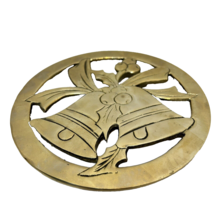 Vintage Brass Christmas Bells and Berries Gold Trivet Footed 6.5&quot; Round Taiwan - £10.41 GBP