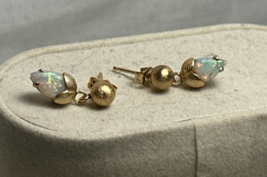 14K Yellow Gold Dangle Earrings 2.3g Fine Jewelry Opal Look Stone - £156.39 GBP