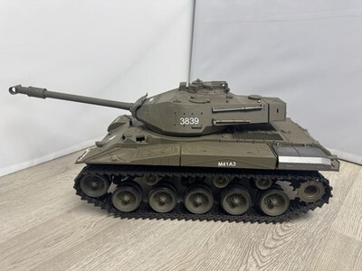 Heng Long Bulldog RC Battle Tank 1:16 Metal Gears No Remote One Battery JD - $123.75