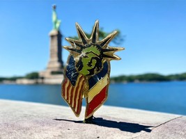 Statue of Liberty Pin Centennial Celebration VTG 1886-1986 New York Patriot Card - £3.99 GBP