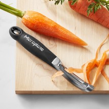 Microplane Pro Straight Peeler - $628.96 MXN