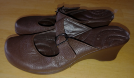 Dockers Ladies &quot;Quirky&quot; Brown Leather OPEN-HEEL Wedge SHOES-7M-BARELY WORN-CUTE - £10.30 GBP