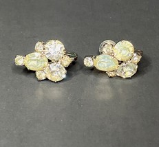 Vintage Mid-Century Coro Clear Rhinestone Screw-Back Earrings - $369.07 MXN