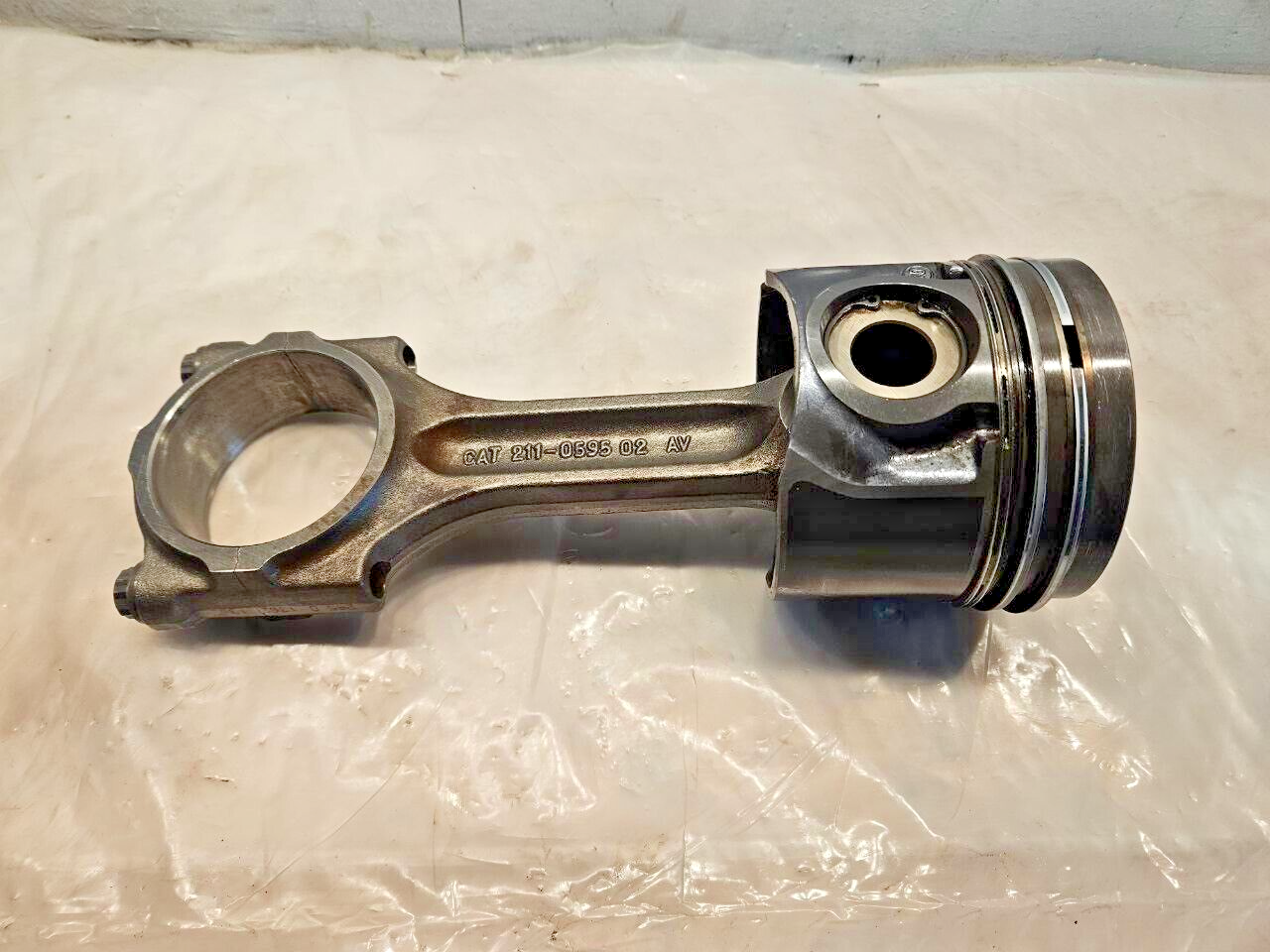 CAT C-7 Caterpillar Diesel Engine Connecting Rod 211-0595 and piston OEM - $130.55