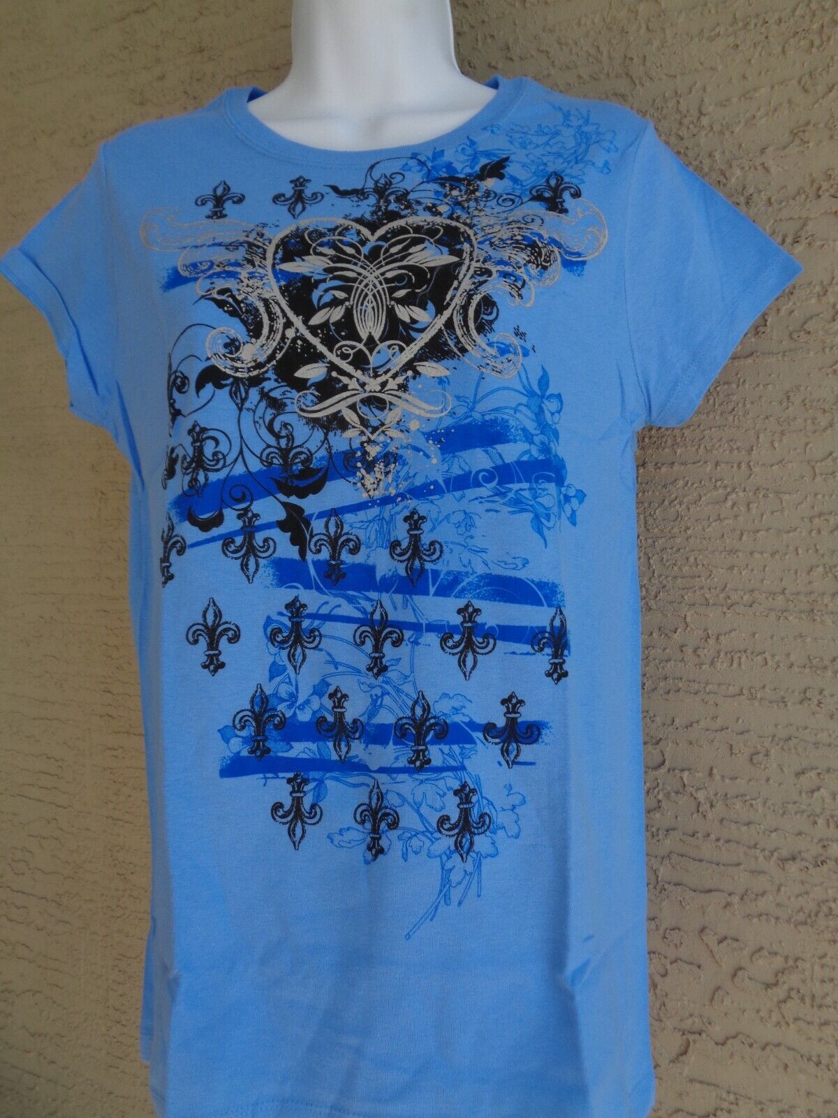 NWT WOMENS HANES Med S/S  GRAPHIC CREW NECK TEE SHIRT BLUE FLEUR DE LIS - $3.95