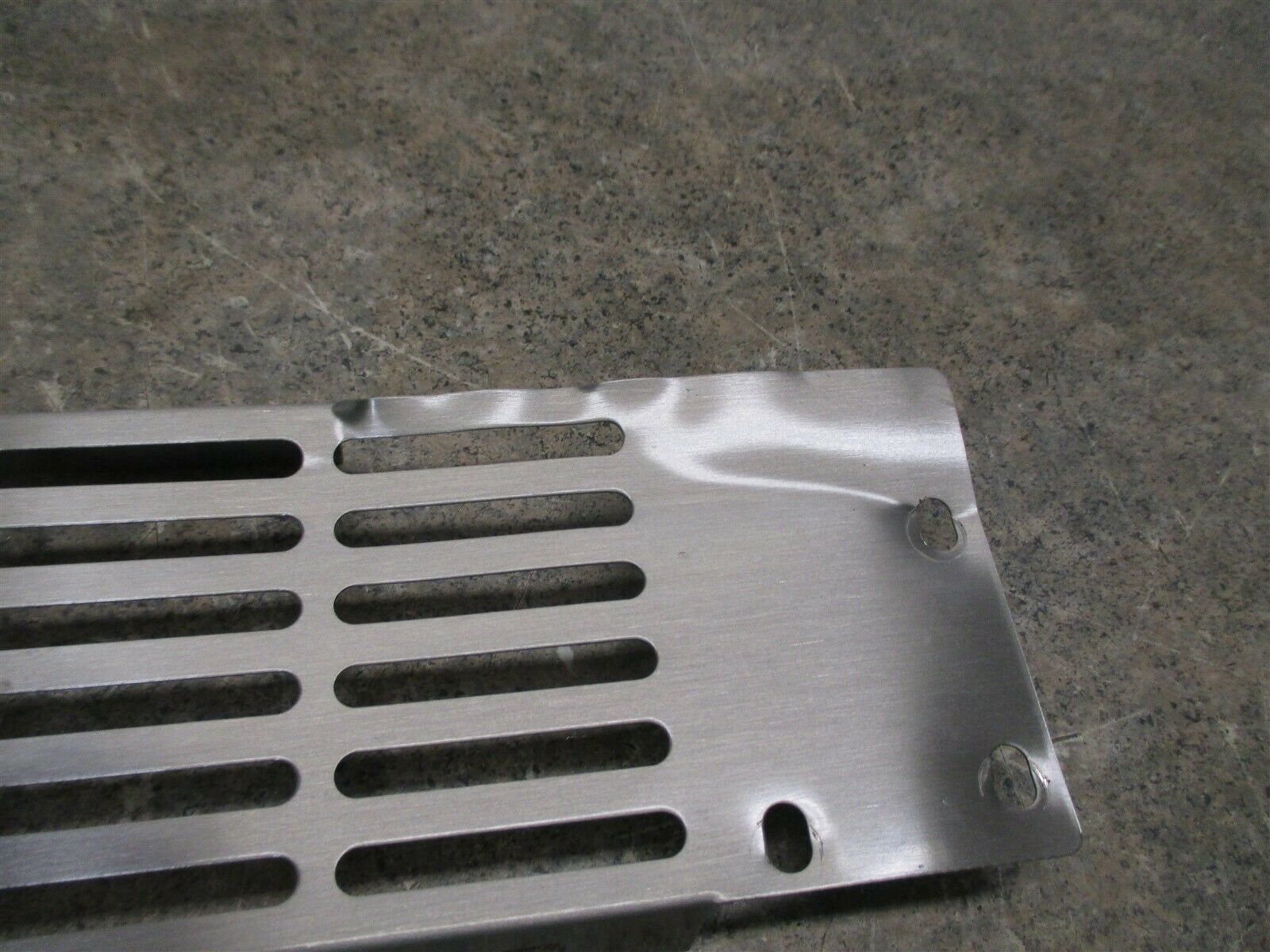 EDGESTAR WINE COOLER BOTTOM GRILLE (SCRATCHES/DENTED) PART DG221009.1