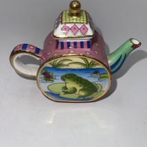 Vivian Chan Ceramic Miniature Pink Teapot Frog Lily Pad Pond Scene 2002 - £11.96 GBP