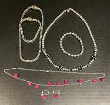 3 Vintage to Modern Necklace Sets Magnetic Beaded - $213.82 MXN