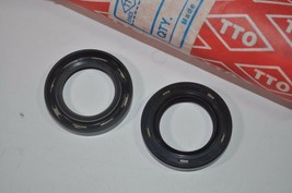 Lot of 2 TTO D472 Double Lip Shaft Oil Seals TC 28mm x 44mm x 8mm PN# TC 28 44 8 - £9.48 GBP