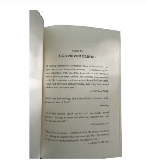 God Never Blinks: 50 Lessons for Life's Little Detours - Regina Brett Item image 4