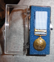 NEW ENCASED NO DUST OR PRINTS UNITED NATIONS KOREAN SERVICE MINI MEDAL A... - £25.36 GBP