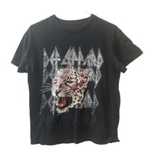 Def Leopard T-shirt Medium  Black Graphic Crew Neck Tiger Print Rock N Roll - $11.76