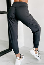 Black Exposed Seam High Waist Pocketed Joggers - $253.54 MXN