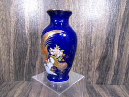 VTG Porcelain Gold Gilded 6&quot; Vase Japanese Asian Blue Birds Floral Flowers - £23.73 GBP