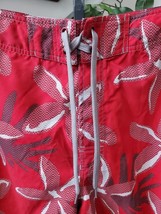 Roundtree &amp; Yorke Men&#39;s Red Floral Polyester Pull On Stretch Swimwear Sh... - $27.00