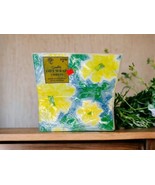 Vintage Quality Gift wrap Pastel Yellow Flowers Blue Green 8.3 Sq Ft - $178.59 MXN
