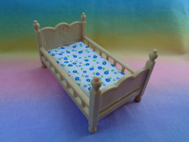 Epoch Sylvanian Families Dollhouse Bedroom Furniture Bed w/ Blue Floral Mattress - £4.64 GBP