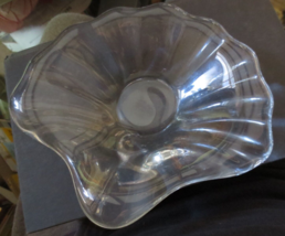 Baccarat Crystal Clear Seashell 6 3/4&quot; Candy or Ashtray Clean France - £73.91 GBP