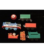 Thomas &amp; Friends Christmas Holiday Cargo Motorized Train &amp; Accessories 7... - $2,198.93 MXN