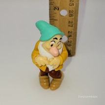 Vintage 1993 Walt Disney Snow White &amp; the Seven Dwarfs 2&quot; Figure Bashful - £3.88 GBP