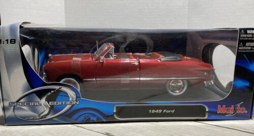 FORD Custom Convertible  Maisto Special Edition 31682 1/18  Die Cast Car - $49.49