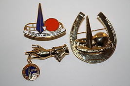 Lot of 3 Pins 1939 NEW YORK WORLD&#39;S FAIR Trylon Perisphere Metal Brooch ... - $355.22 MXN