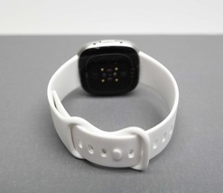 Fitbit Versa 4 FB523 Smartwatch Platinum Aluminum with White Band image 4