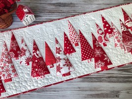 Christmas quilted table runner, Bed topper, Christmas red tree quilt, Xmas tree - £111.80 GBP
