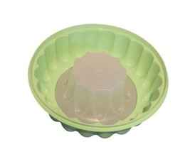 Vintage Tupperware Green Jell-n-Serve Jello Mold 1201 NO LID - $11.83