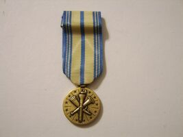 U.S. AIR FORCE ARMED FORCES RESERVE MEDAL - MINIATURE SIZE IN GI BOX - $6.53