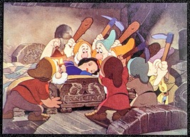Snow White Skybox Disney Trading Card: Seven Dwarfs #31 I-i-i-i-it&#39;s a girl! - £3.91 GBP