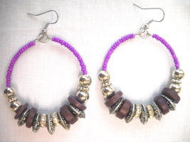FUN PURPLE COCONUT WOOD &amp; ANTIQUE ALLOY &amp; SEED BEADED HOOP DANGLING EARR... - €3,44 EUR