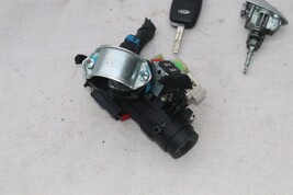 2015 Kia Sedona Ignition Switch & Driver Door Lock Cylinder W/ Key W/O Immob image 4
