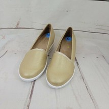 Kenneth Cole Reaction FAY Sneaker Womens Gold Round Toe Comfy Wedge Flats Sz 6.5 - £30.07 GBP