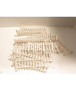 26 WHITE PLASTIC FENCE SECTIONS  027-  EXC. -S10 - $348.24 MXN