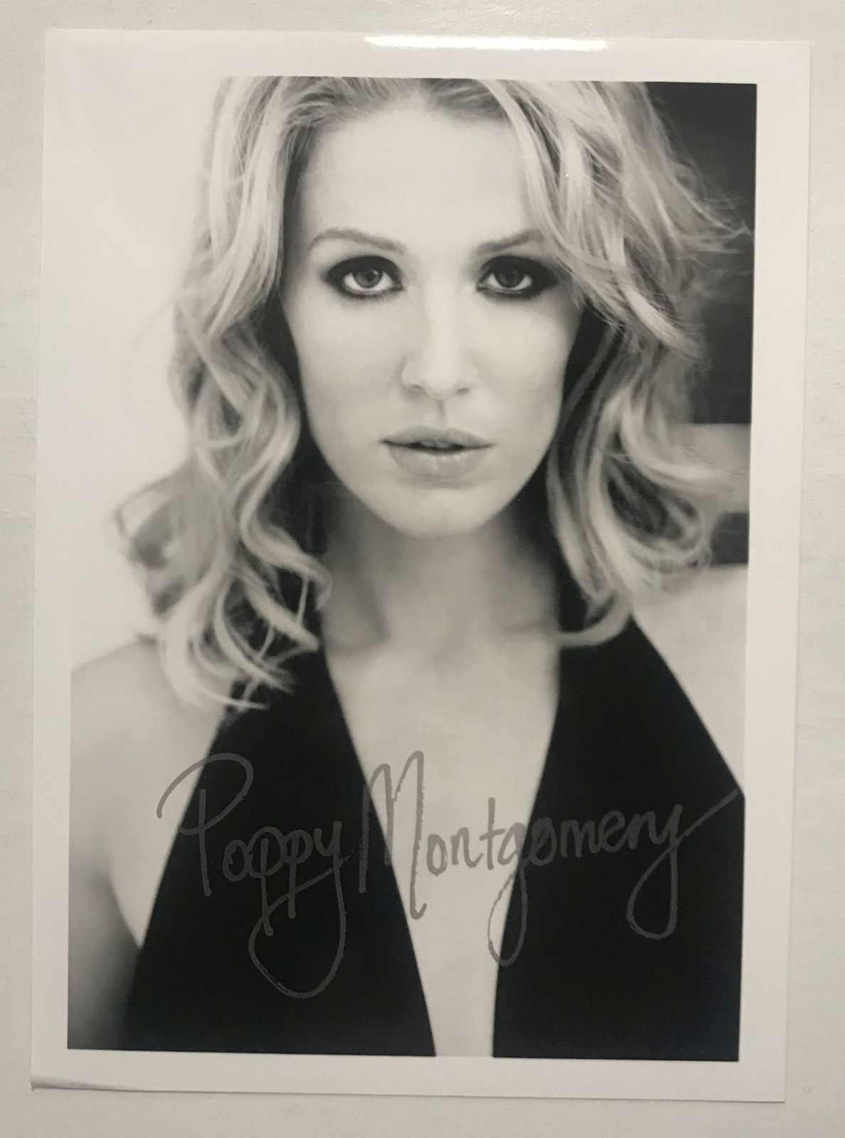 Poppy Montgomery Signed Autographed Glossy 5x7 Photo - $15.00