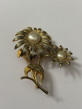 Vintage Signed Spain Damascene Daisy Flower Faux Pearl Brooch - £14.62 GBP